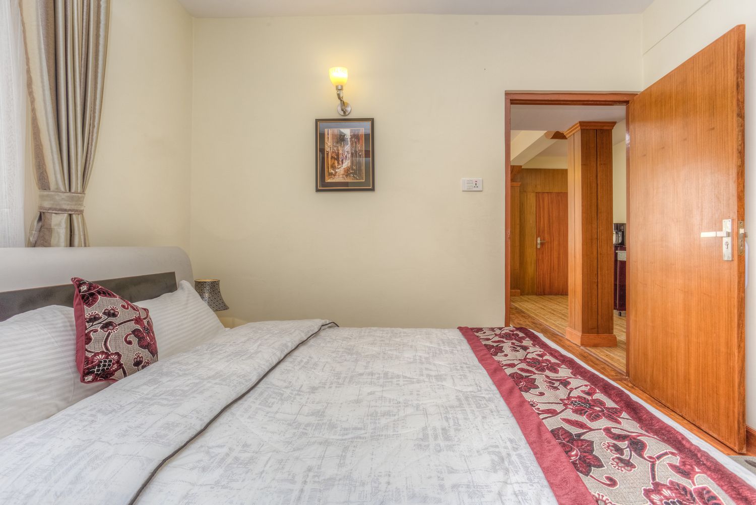 Dhaulagiri Suite living and dining area