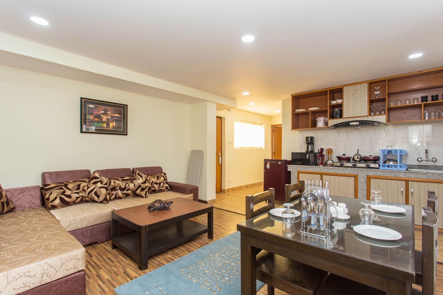 Everest Suite — open-plan living, dining & kitchen