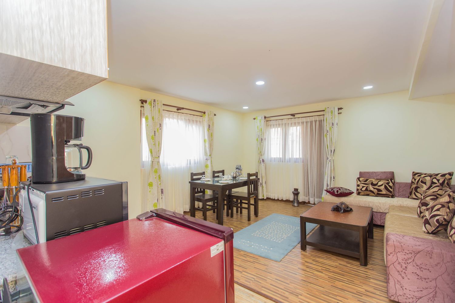 Everest Suite — dining corner, with tea & coffee making
