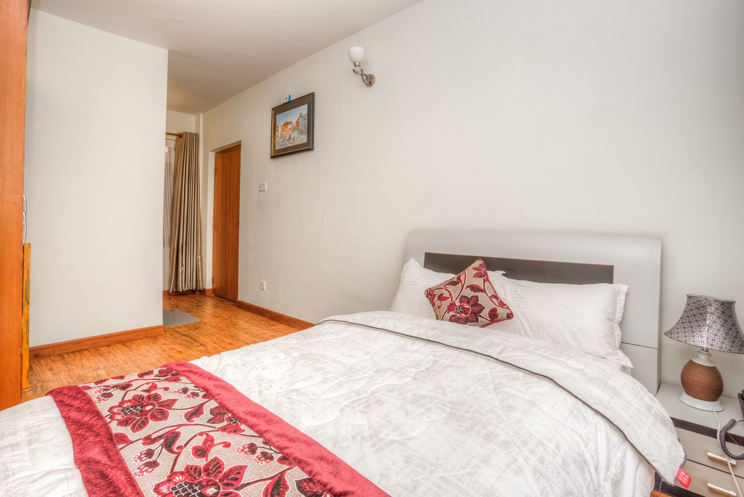 Manaslu Plus — the bedroom, another view